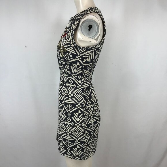 ASTR - WOMEN'S SMALL - BLACK/CREAM EMBROIDERED AZTEC OPEN BACK COTTON DRESS - Picture 4 of 7